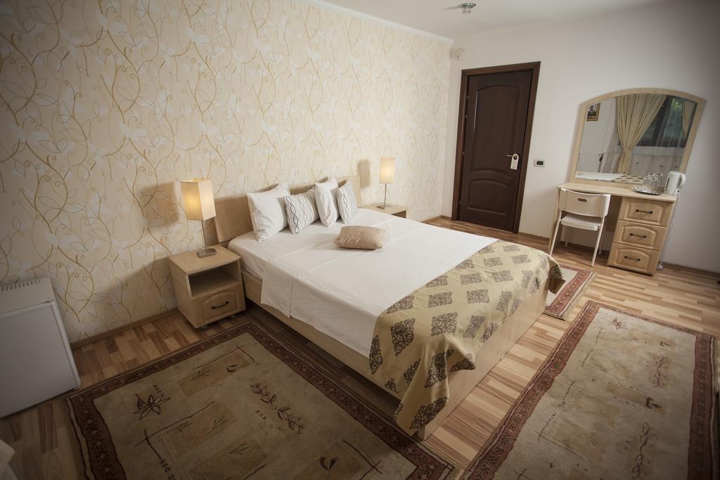 City Garden Rooms And Apartments Bucarest Chambre photo