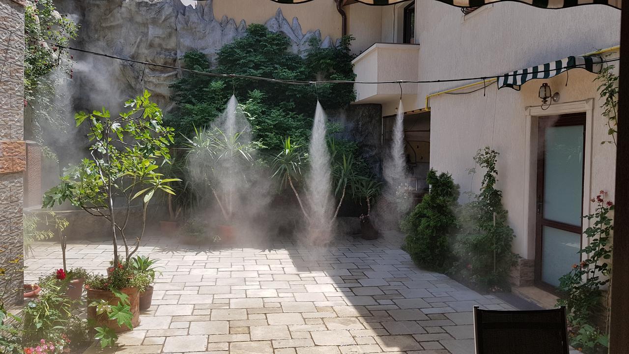 City Garden Rooms And Apartments Bucarest Extérieur photo