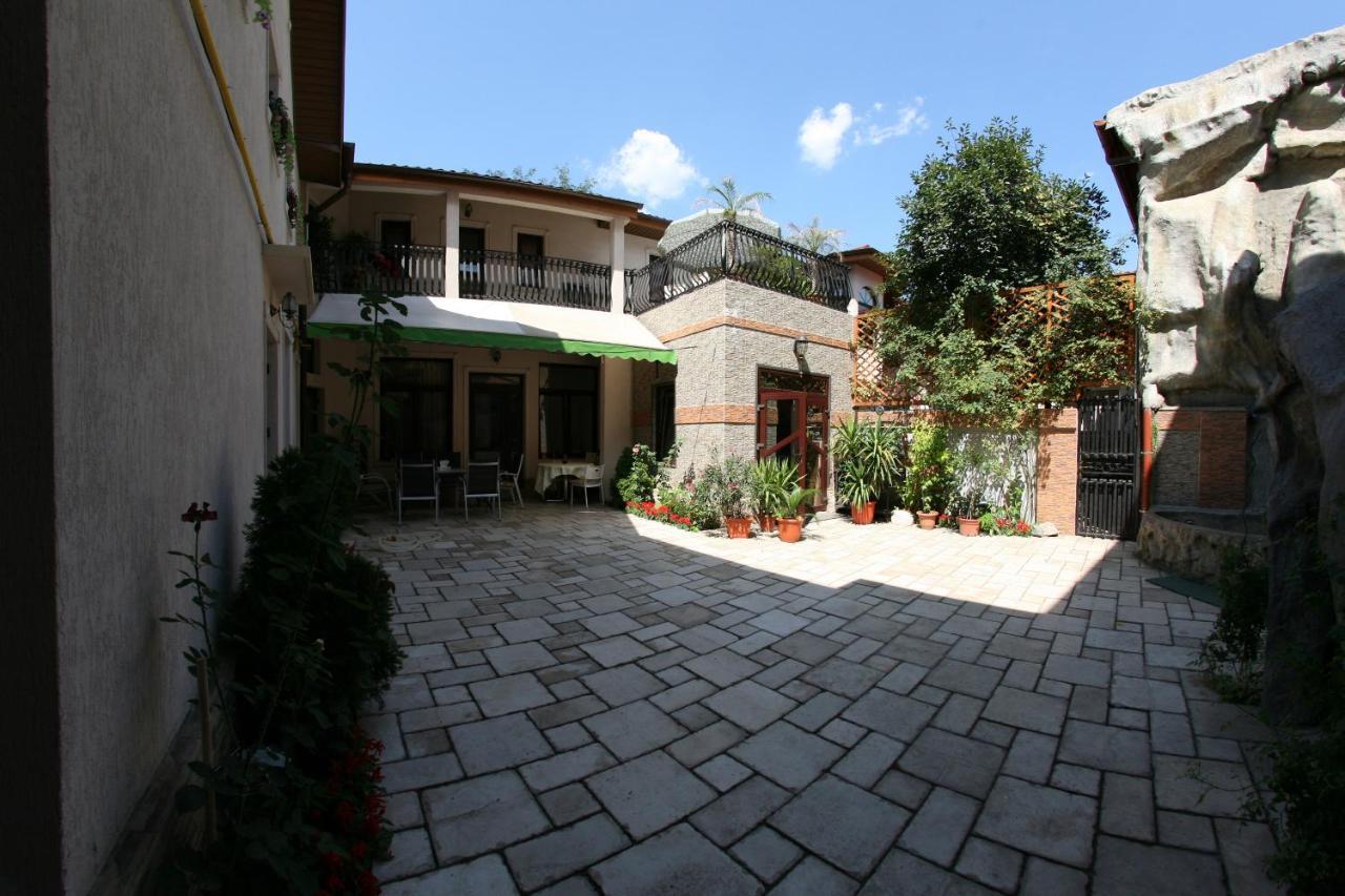 City Garden Rooms And Apartments Bucarest Extérieur photo