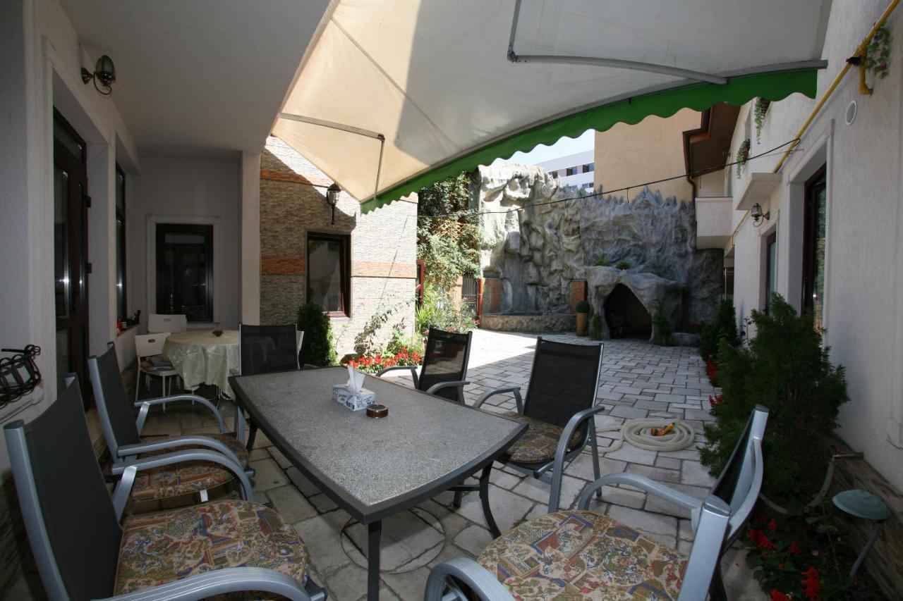 City Garden Rooms And Apartments Bucarest Extérieur photo